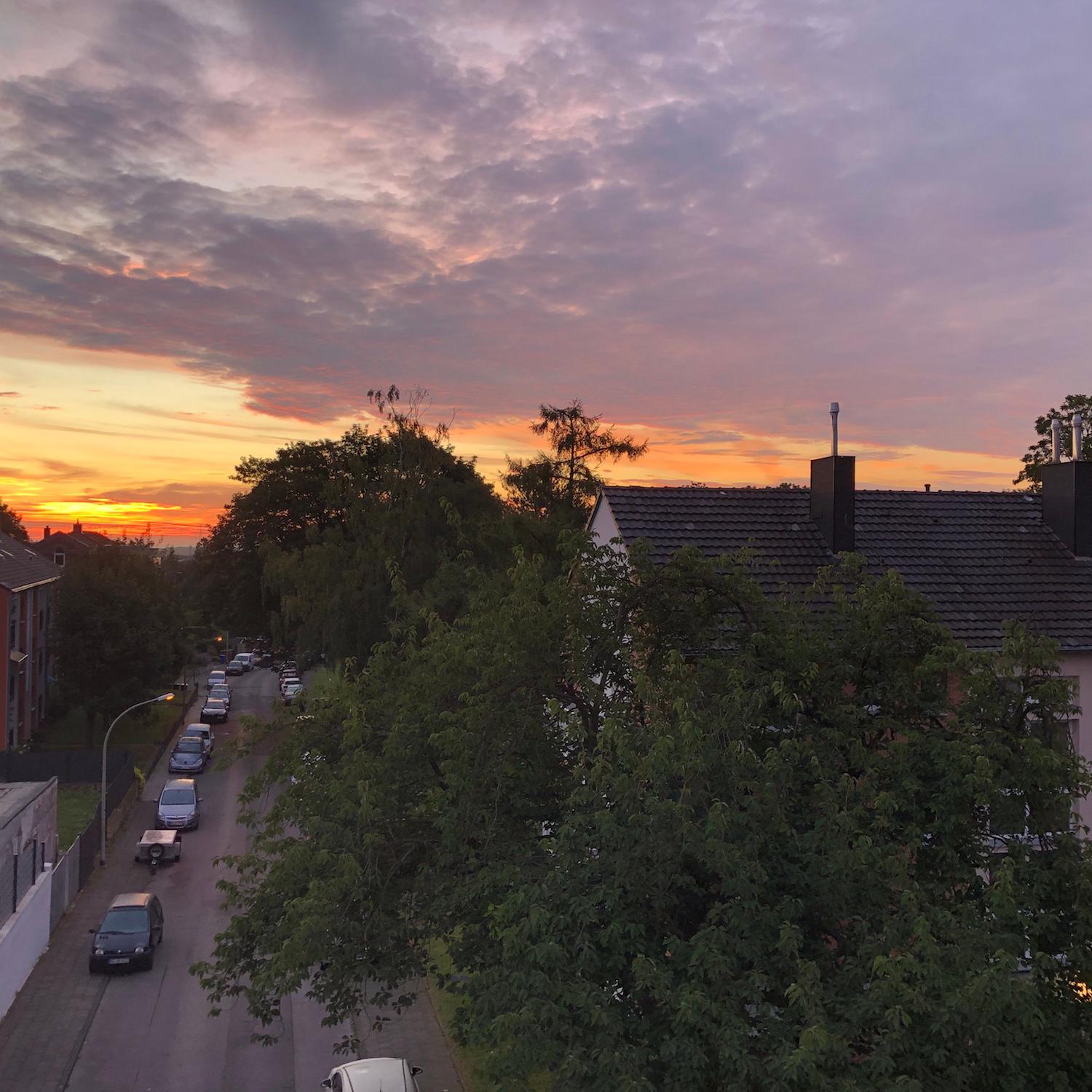 Auch nach der dunkelsten Nacht geht die Sonne  wieder auf und ein neuer Tag beginnt.