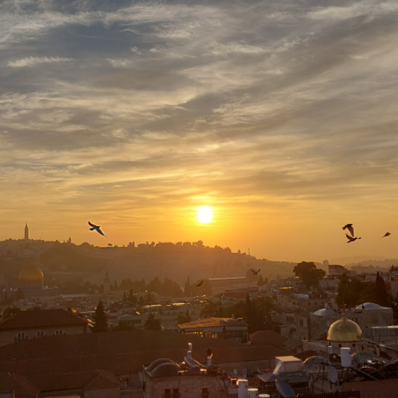 In Jerusalem leben Juden, Christen und Muslime auf engem Raum zusammen.