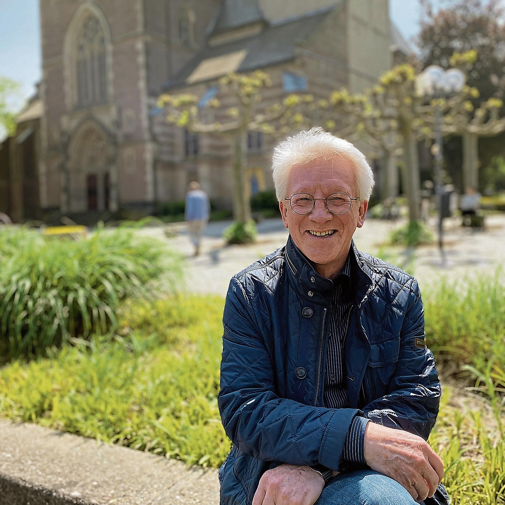 Rund 40 Jahre war Reinhold Richter Organist von St. Helena Rheindahlen. Der Musik bleibt er weiter treu: zum Beispiel als Leiter des Cornelius-Burgh-Chores Erkelenz.