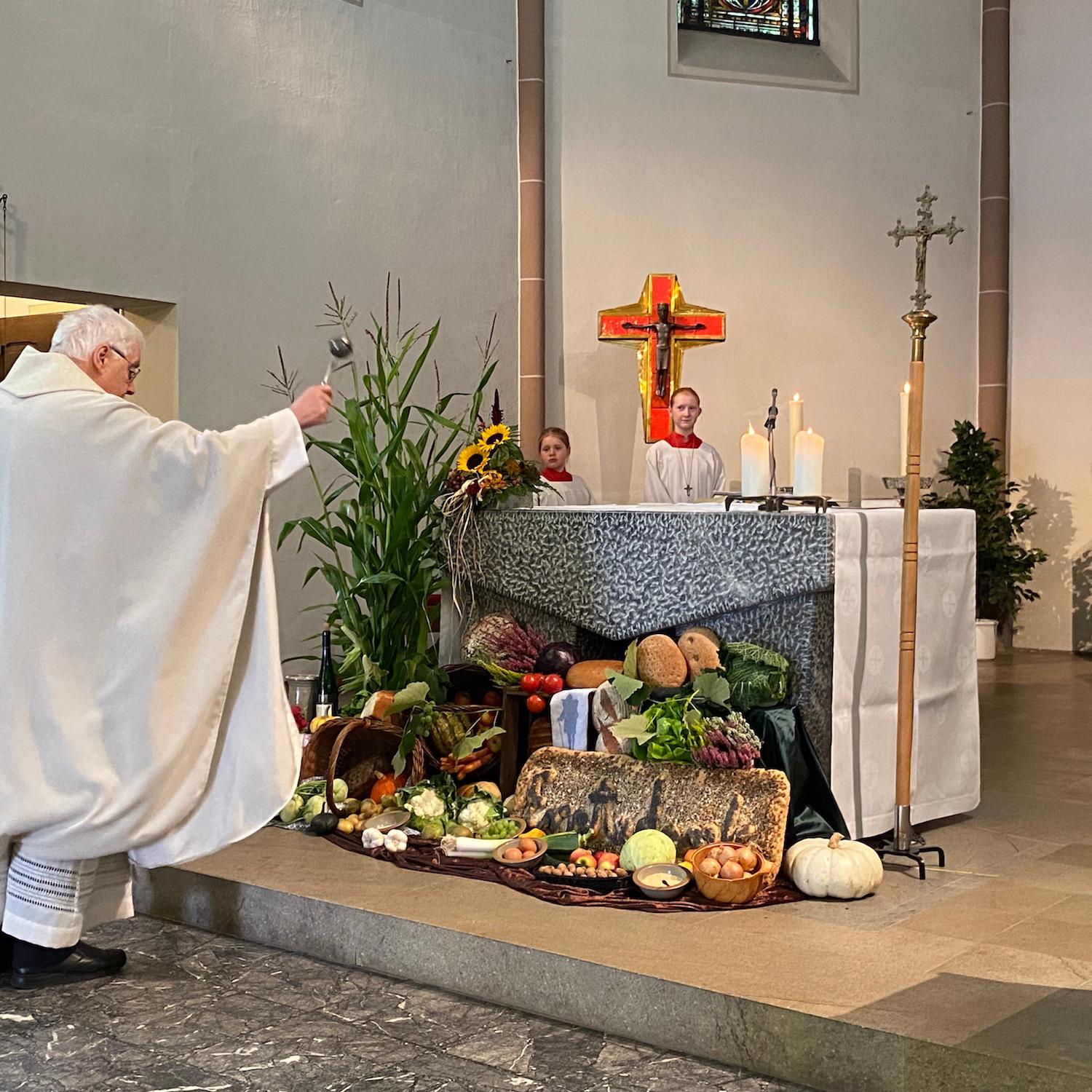 In vielen Gemeinden im Bistum Aachen wird, wie hier in St. Rochus Broich-Peel, Erntedank gefeiert.