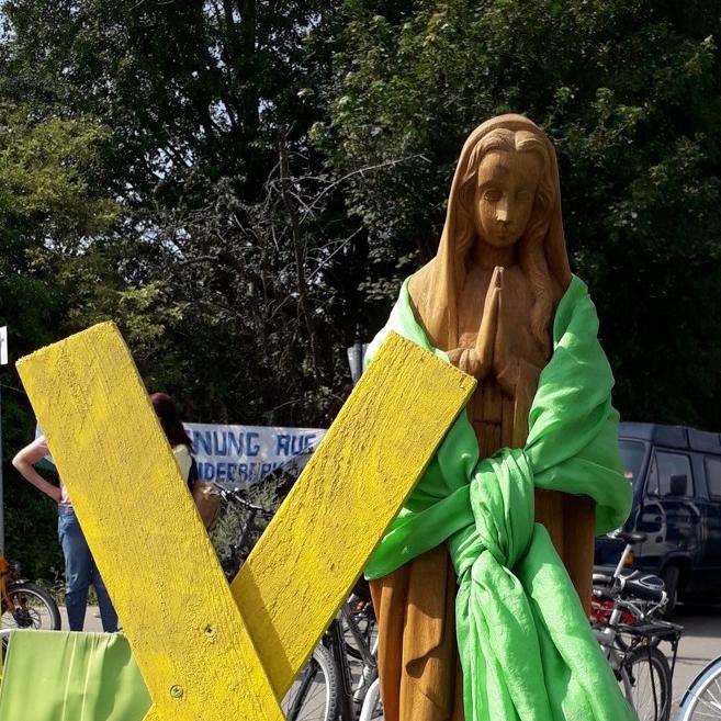 Auch bei den Protesten und Gottesdiensten am Tagebaurand in Lützerath war Maria dabei.